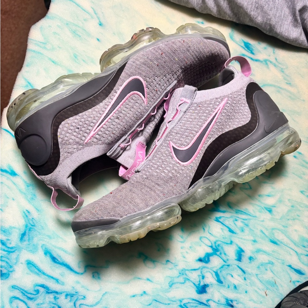 Nike Women's Gray and Pink Vapormax Size 9.5